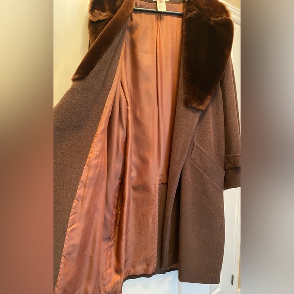 Georges Rech stunning wool coat with sheep fur collar. - Picture 6 of 8